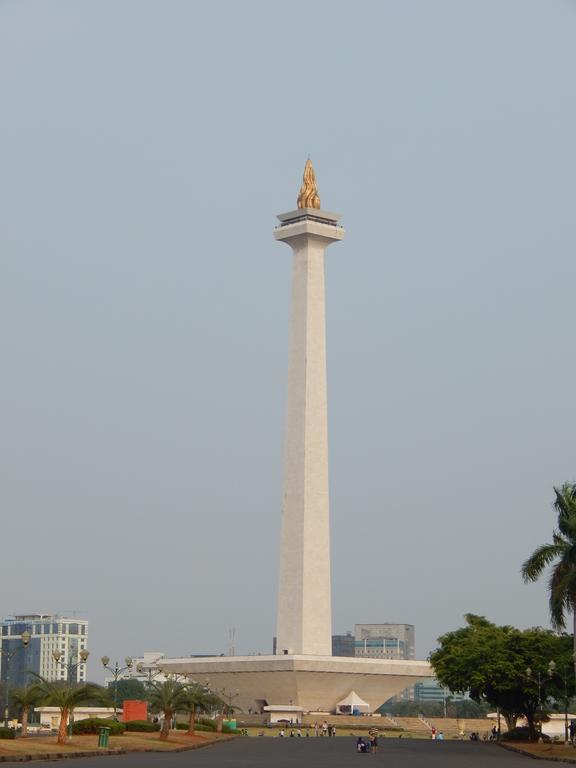 Amaris Hotel Senen Jakarta Bagian luar foto